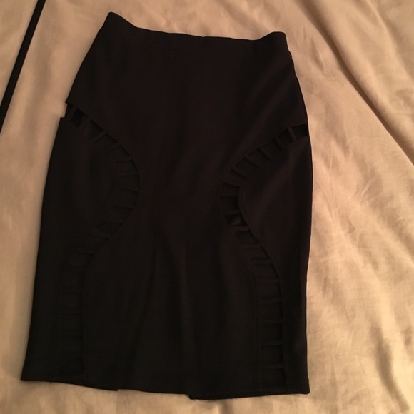 2 piece set, black crop top and skirt - Picture 4 of 4
