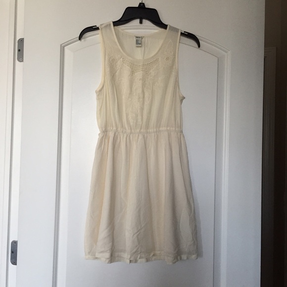 Dress with Floral Embroidery - Picture 2 of 4