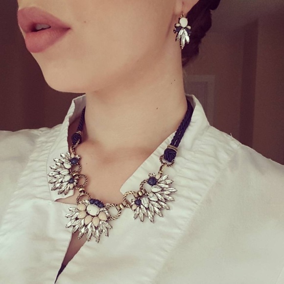 ⚠️ FLASHSALE 🆕 Statement Earrings - Picture 2 of 4