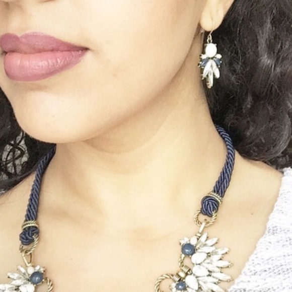 ⚠️ FLASHSALE 🆕 Statement Earrings - Picture 3 of 4