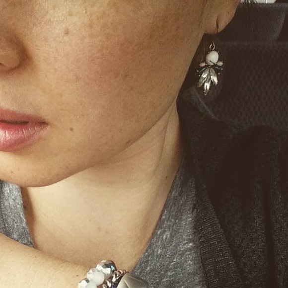 ⚠️ FLASHSALE 🆕 Statement Earrings - Picture 4 of 4