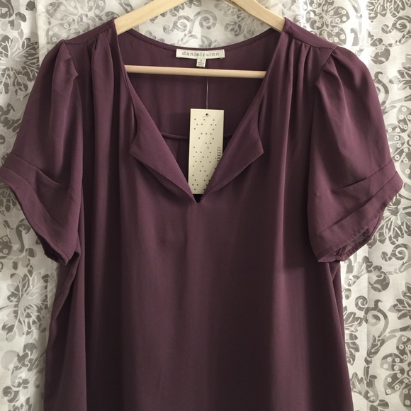 Daniel Rainn Tops - Beautiful Plum colored blouse💐🛍