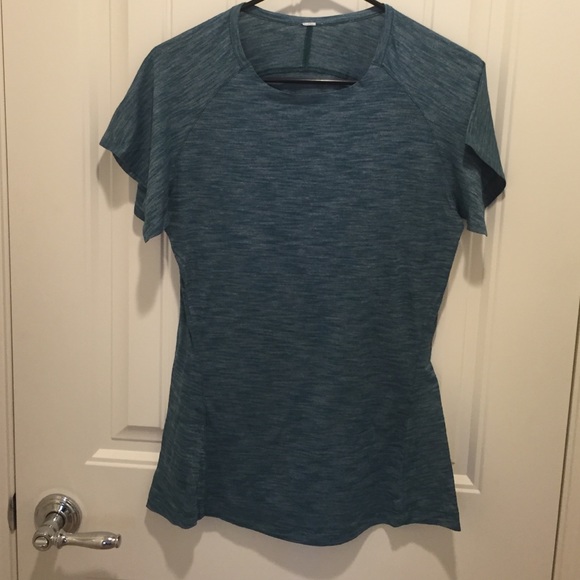 Cute heathered green lululemon shirt - Picture 1 of 2