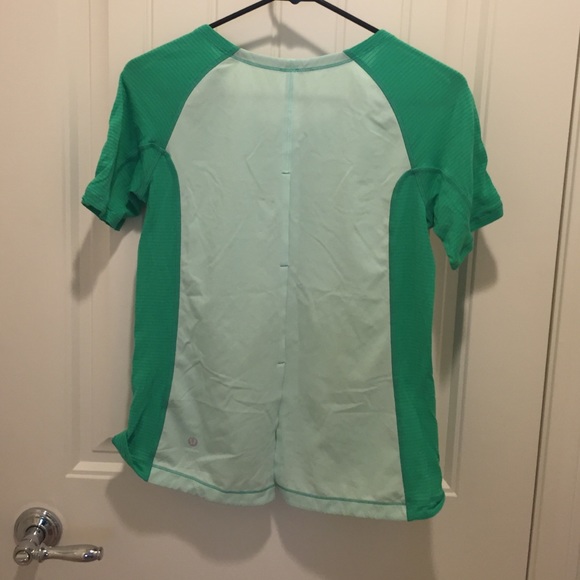 Green lululemon running shirt size 8 - Picture 2 of 4