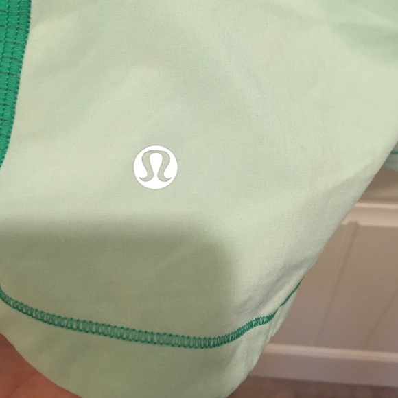 Green lululemon running shirt size 8 - Picture 3 of 4