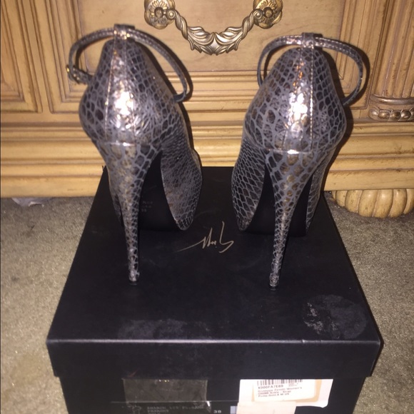 🔴SOLD🔴Beautiful Giuseppe Zanotti - Picture 3 of 4