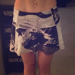 Black and white Lululemon skirt