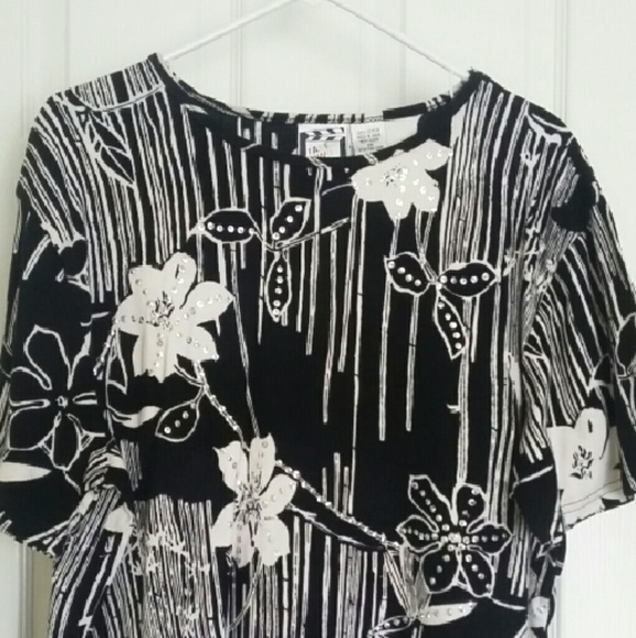 2XLG Embellished Floral Top