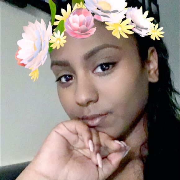 Meet your Posher, Alixia - Picture 1 of 1