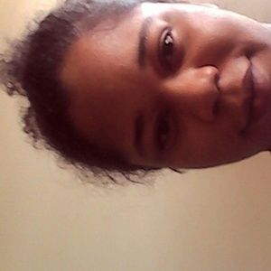 Meet your Posher, Dominique