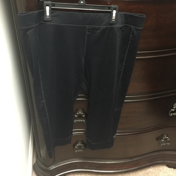 Cabi tech Capri - workout pants size xlarge
