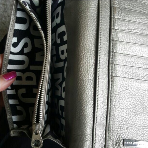 Marc Jacobs Silver Turnkey Wallet - Picture 4 of 4
