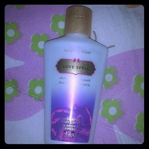 Victorias Secret Hydrating Body Lotion, Love Spell