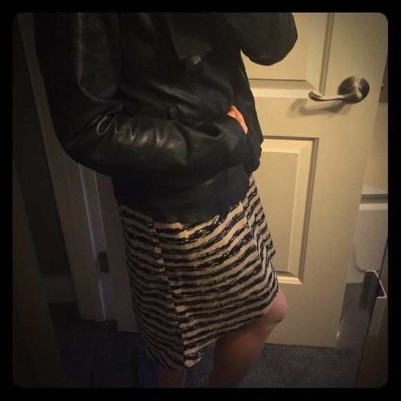 Hi-low patterned stripe dress black and nude color