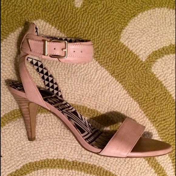 Blush Jessica Simpson heels