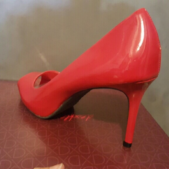 DexFlex Red Pumps