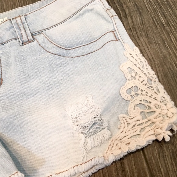 Mossimo Co | lacy destroyed shorts - Picture 4 of 4