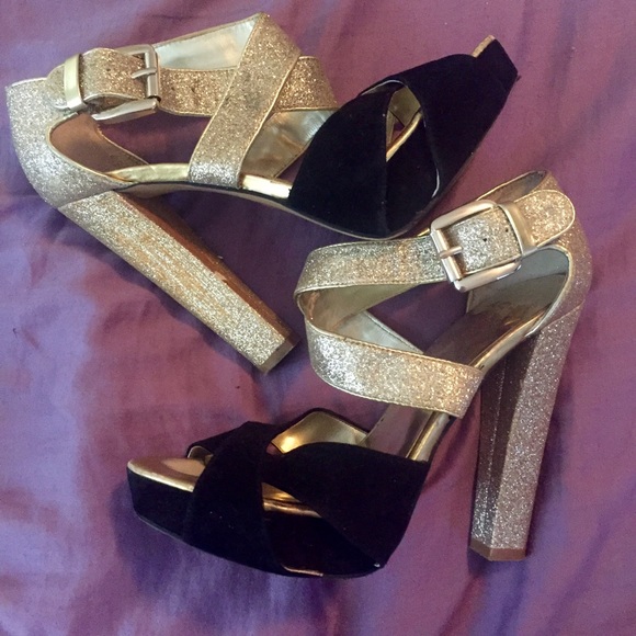 💕HP 💕 Aqua Moxie glitter heel - Picture 3 of 3