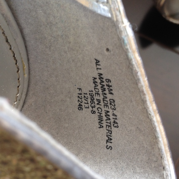 🎉🎉HP🎉🎉LIKE NEW Silver Sparkle Platform Heels - Picture 4 of 4