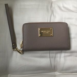 Michael Kors Wristlet - never used