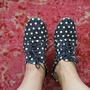 Gap Blue & White Polka Dot Oxfords Sz 9