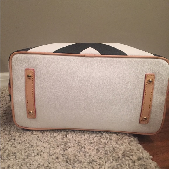 🔴SOLD🔴🌺Dooney and Burke Large Satchel 🌺 - Picture 3 of 4