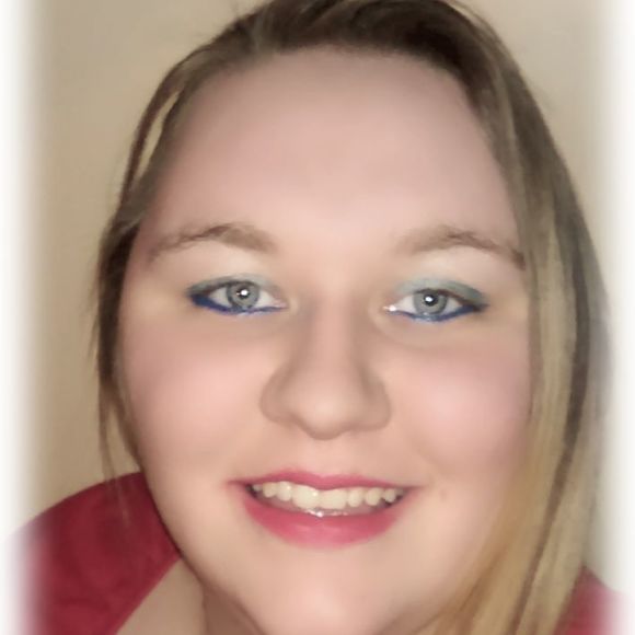 Meet your Posher, Ariel - Picture 1 of 2