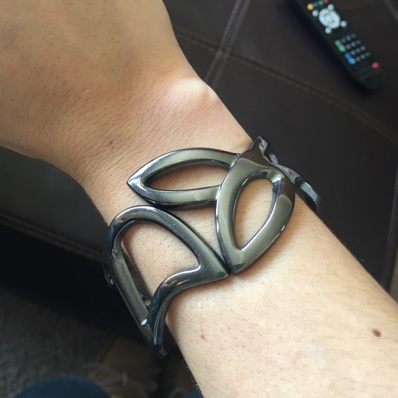 Express bangle bracelet - Picture 3 of 3