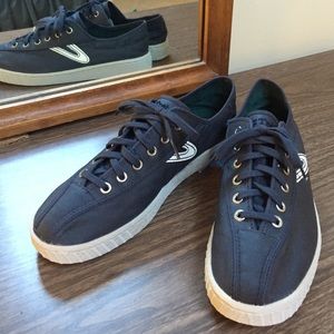 New! Tretorn navy canvas sneakers 8.5