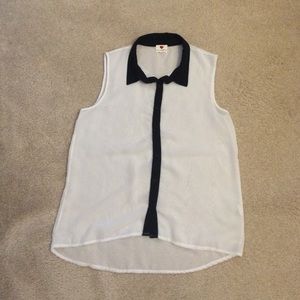 Sleeveless black and white hi-lo blouse