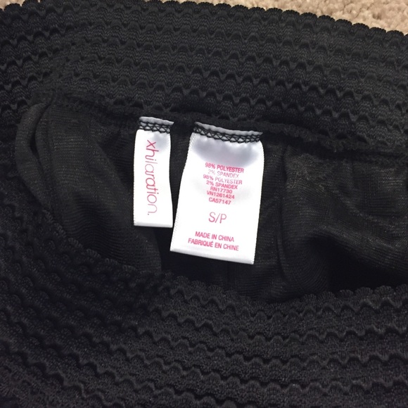 Short back skirt, size small - Picture 2 of 2