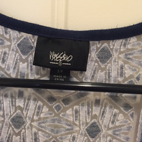 Blue tank top, size medium - Picture 2 of 2