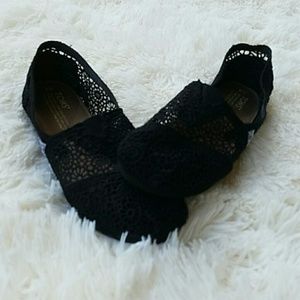 Black Lace Tom's
