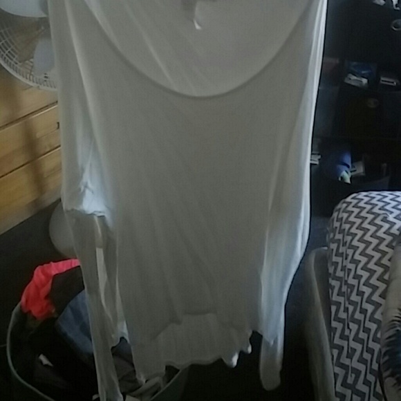 White top - Picture 1 of 1
