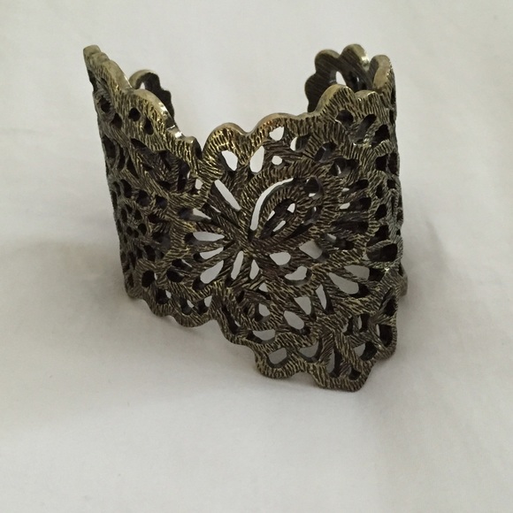 Statement Metal Cuff - Picture 2 of 3