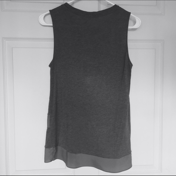 ✖️SOLD✖️ Banana Republic Silk Hem Sleeveless Shirt - Picture 3 of 3