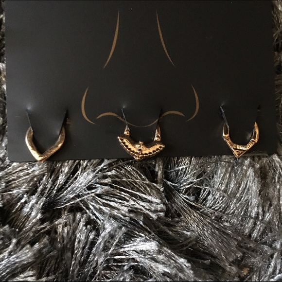TODAY ONLY‼️🆕 Gold Faux Septum Rings - Picture 3 of 3