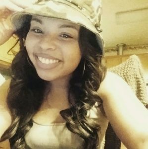 Meet your Posher, Nia