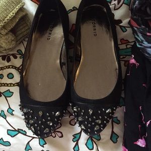Pointed-Embellished Toe Flats!