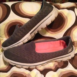 Sketchers go walk