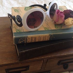 Famous Sunnies - Black, White, Tortoise Sunglass