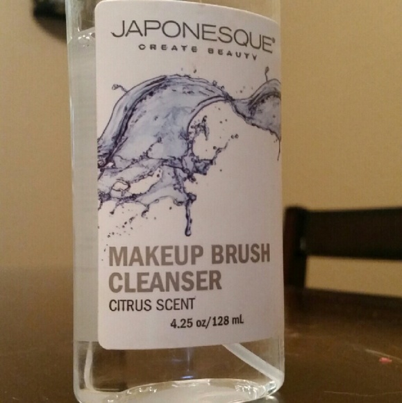 Japonesque brush cleaner