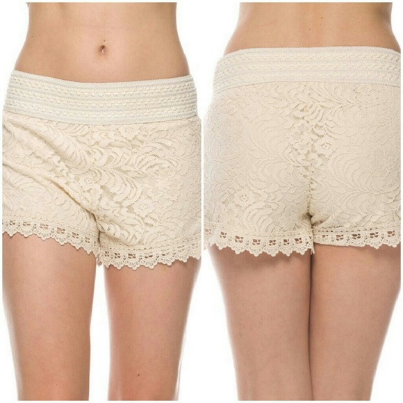 Curvy Crochet Shorts - Beige 1X