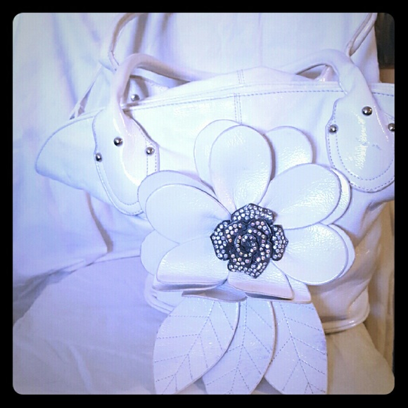 White flower purse