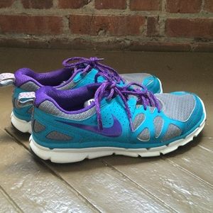 Nike Athletic Shoe (Flex Trail)