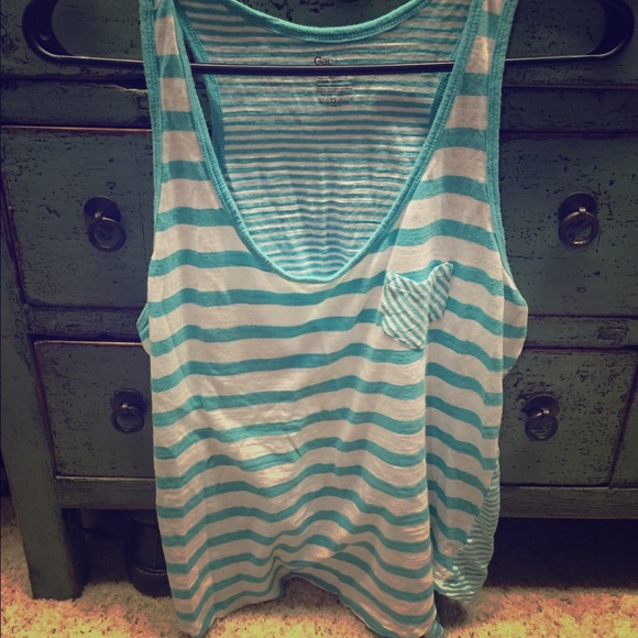 Gap Size L Racerback tank. Pretty turquoise blue