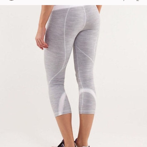 Lulu lemon Run Pace crops