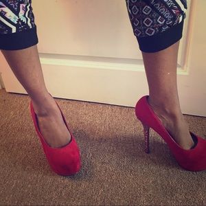 Sexy red pumps! ❤️