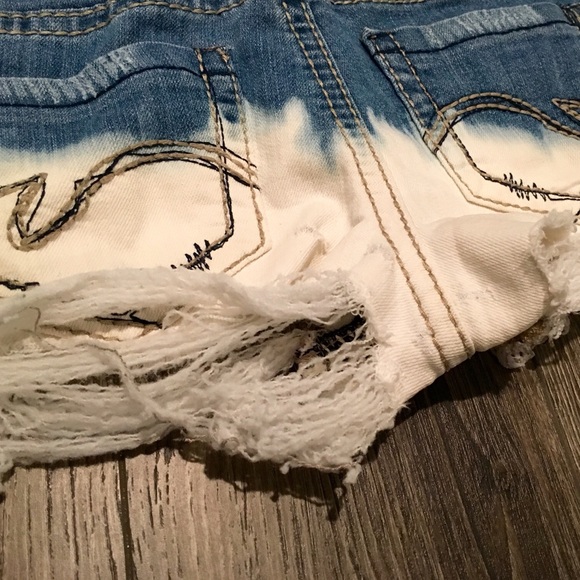 Mossimo | dip-dyed destroyed denim shorts - Picture 3 of 4