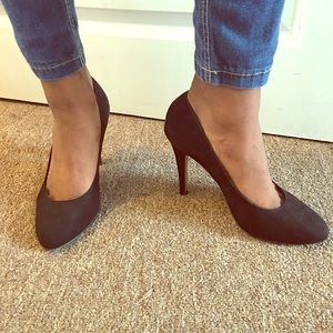 Authentic Rock& Republic pumps